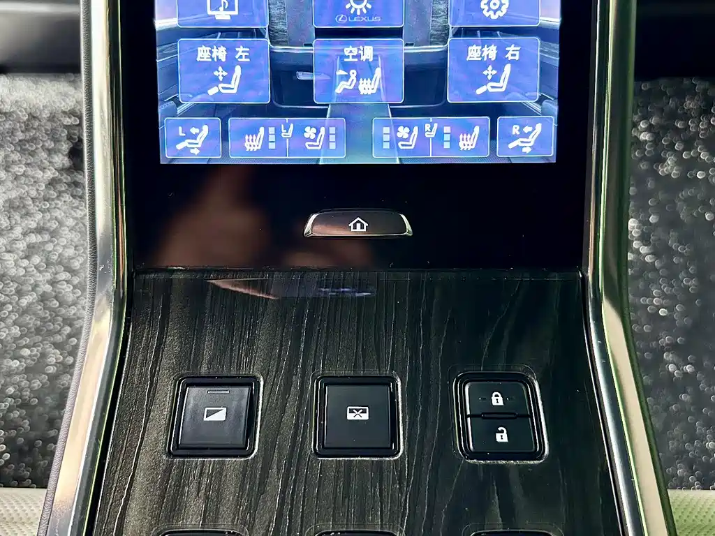 Lexus LM 2021 — фото 17