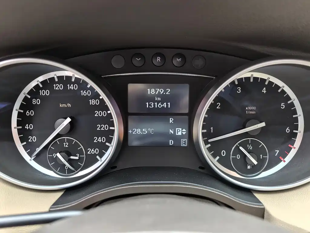 Mercedes-Benz R-Class 2015 — фото 20