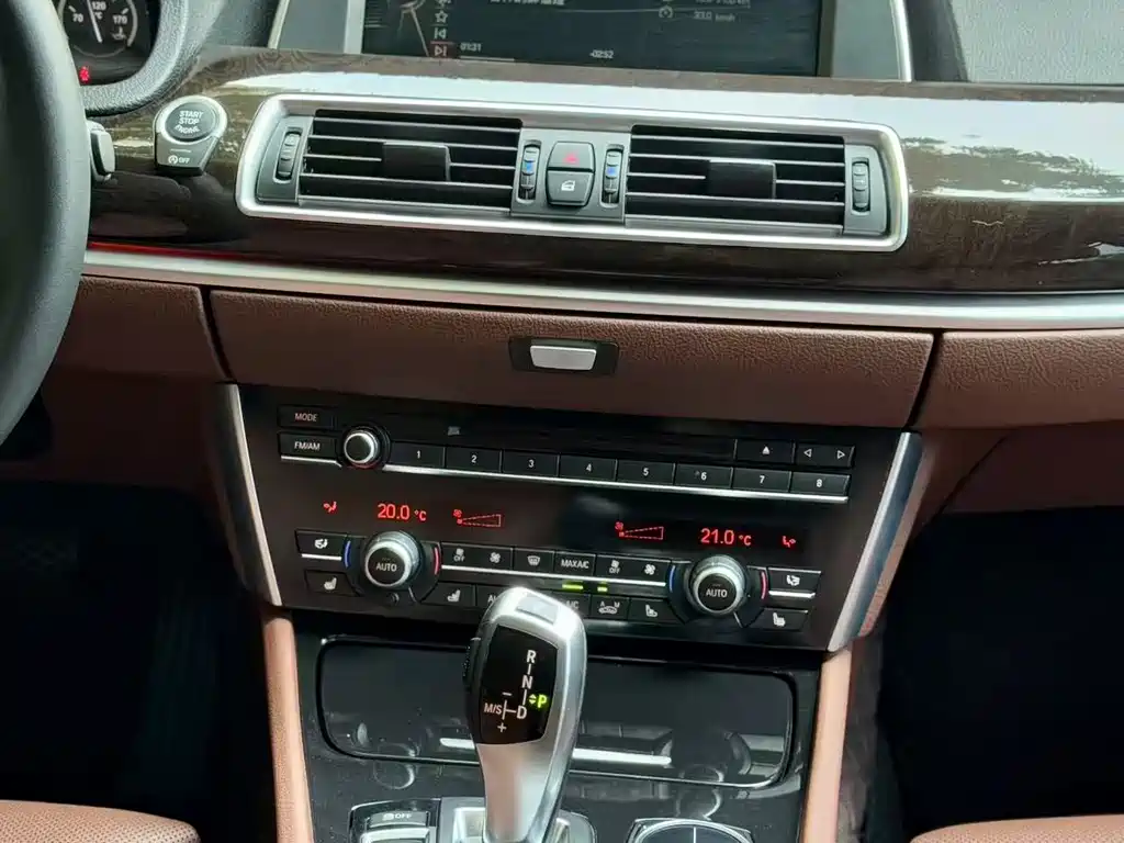 BMW 5 Series GT 2014 — фото 12