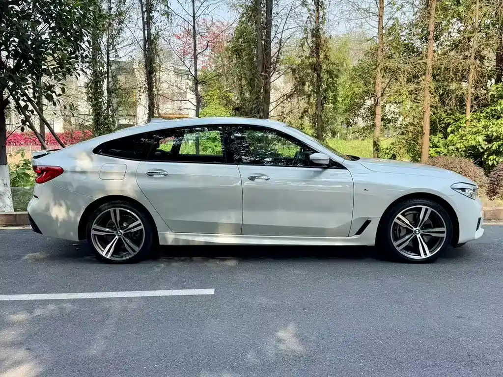 BMW 6 Series GT 2018 — фото 13