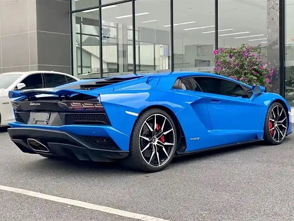Lamborghini Aventador 2019 — фото 4