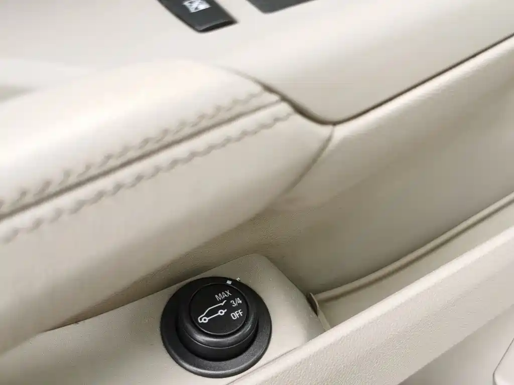 Cadillac SRX 2011 — фото 27