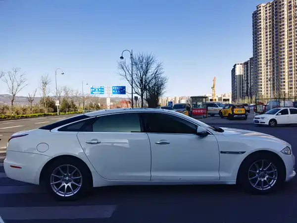 Jaguar XJ 2011