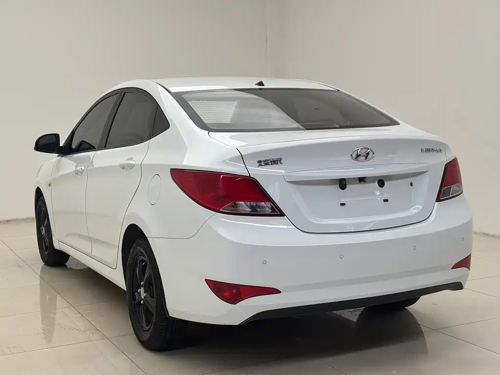 Hyundai Verna 2015 — фото 6