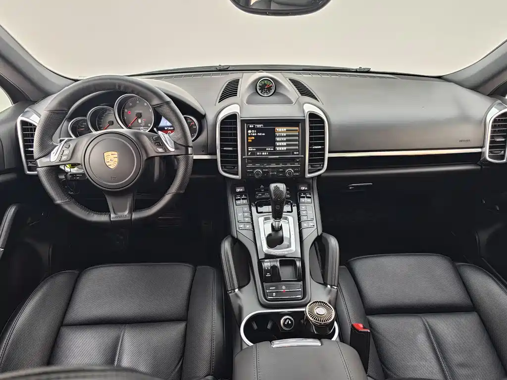 Porsche Cayenne 2015 — фото 9