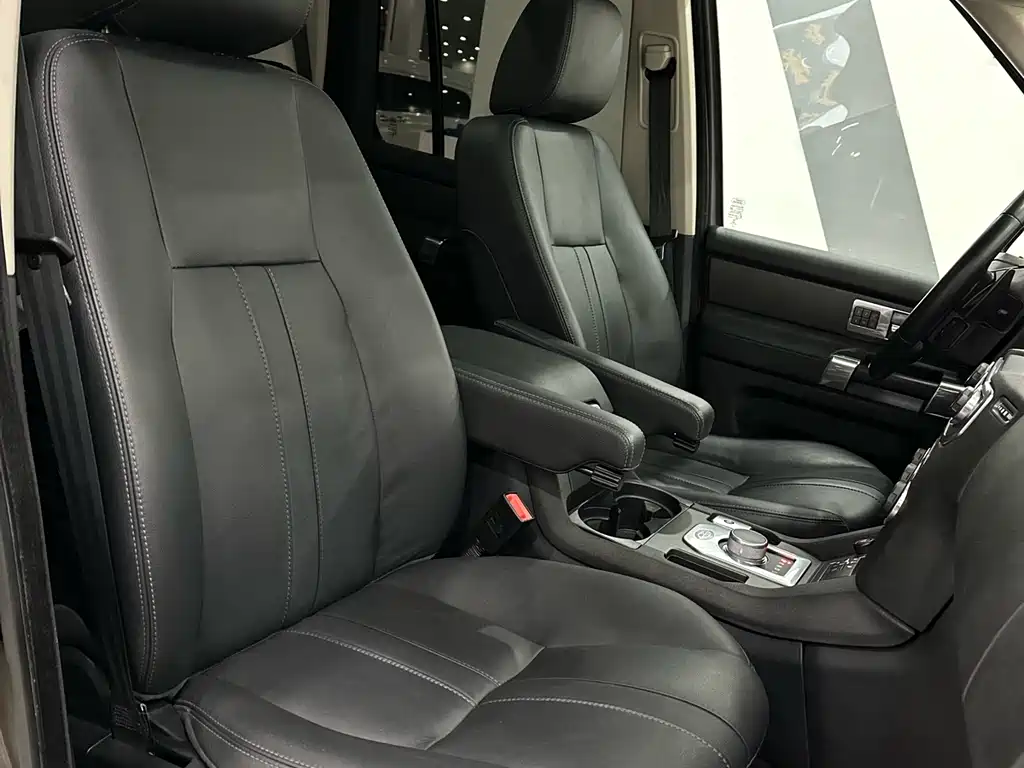 Land Rover Discovery 2015 — фото 18