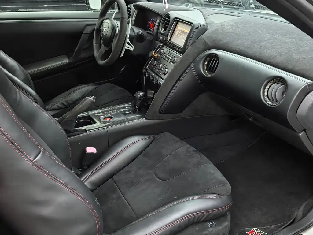 Nissan GT-R 2015 — фото 13