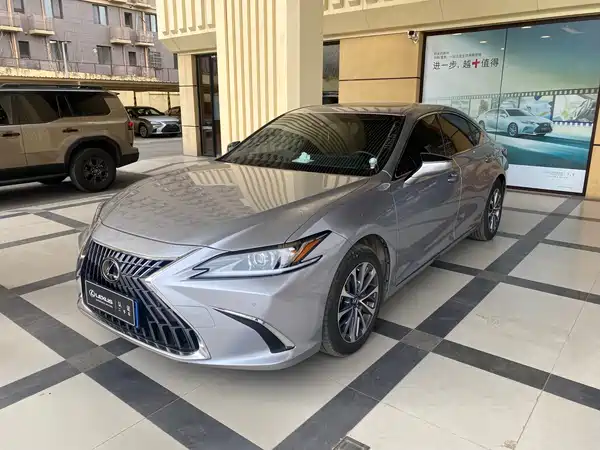 Lexus ES 2023