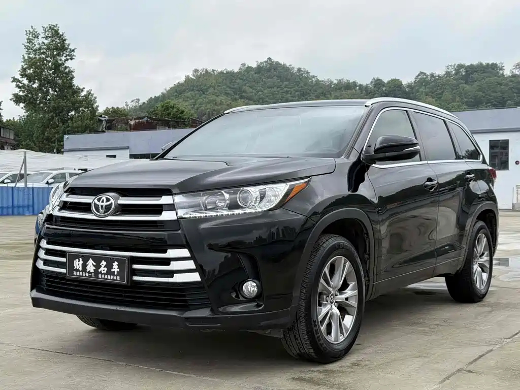 Toyota Highlander 2019 — фото 1