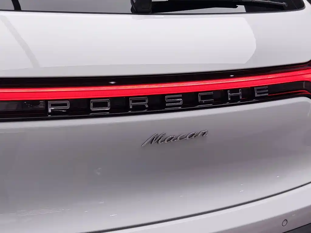 Porsche Macan 2023 — фото 16