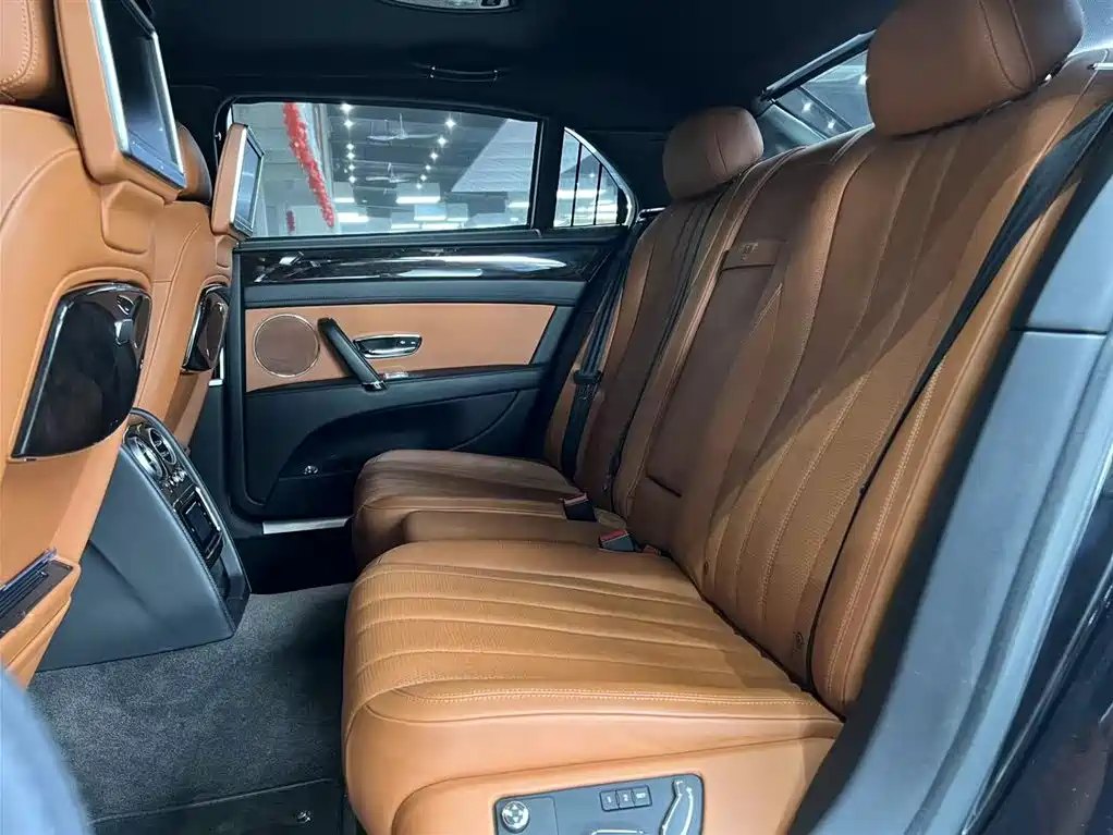 Bentley Flying Spur 2014 — фото 25