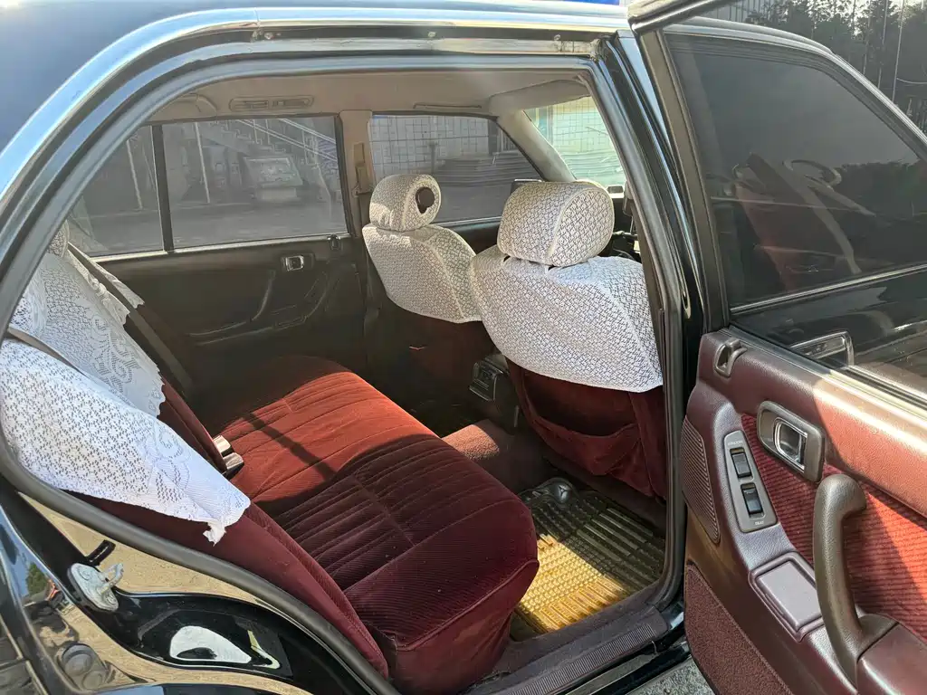 Toyota Crown 1993 — фото 12