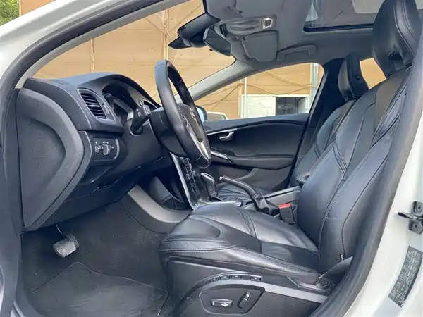 Volvo V40 2014