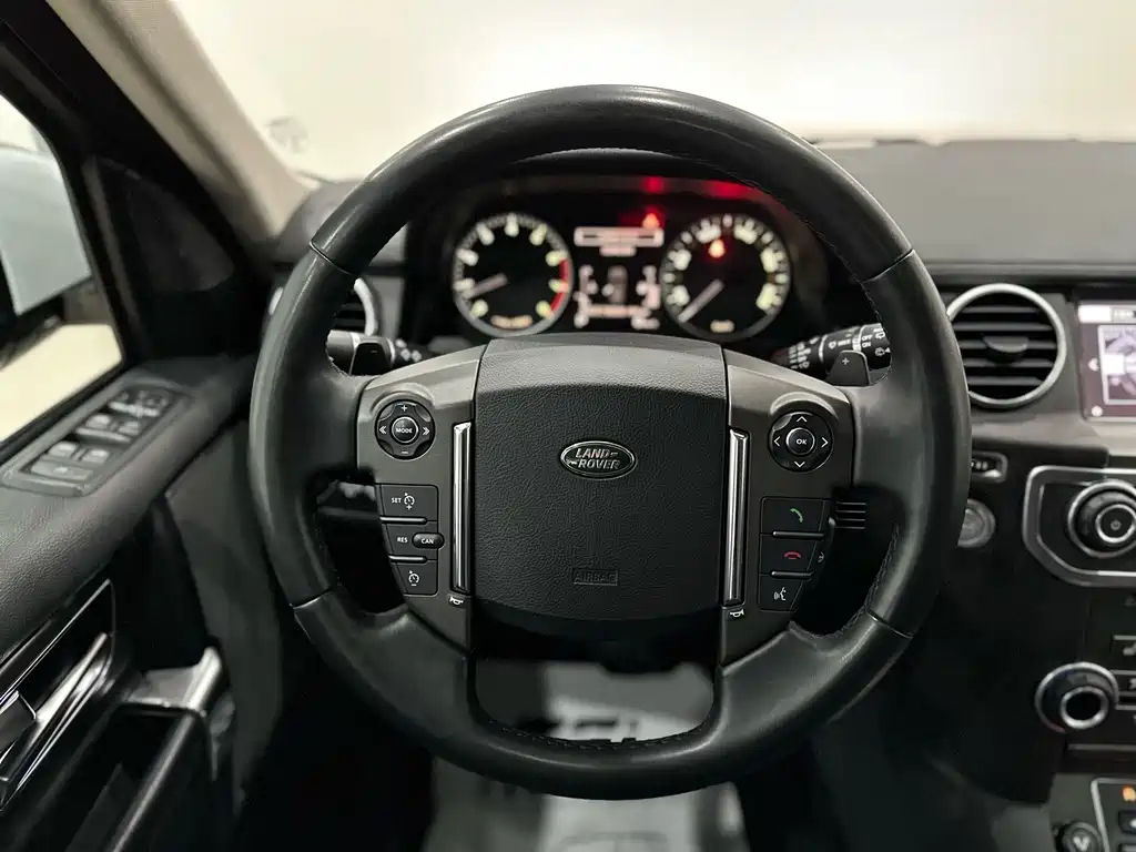 Land Rover Discovery 2015 — фото 11