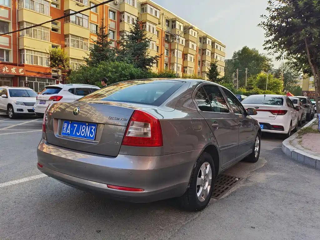 Skoda Octavia 2011 — фото 4
