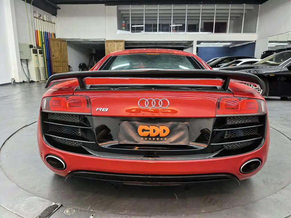 Audi R8 2011 — фото 14