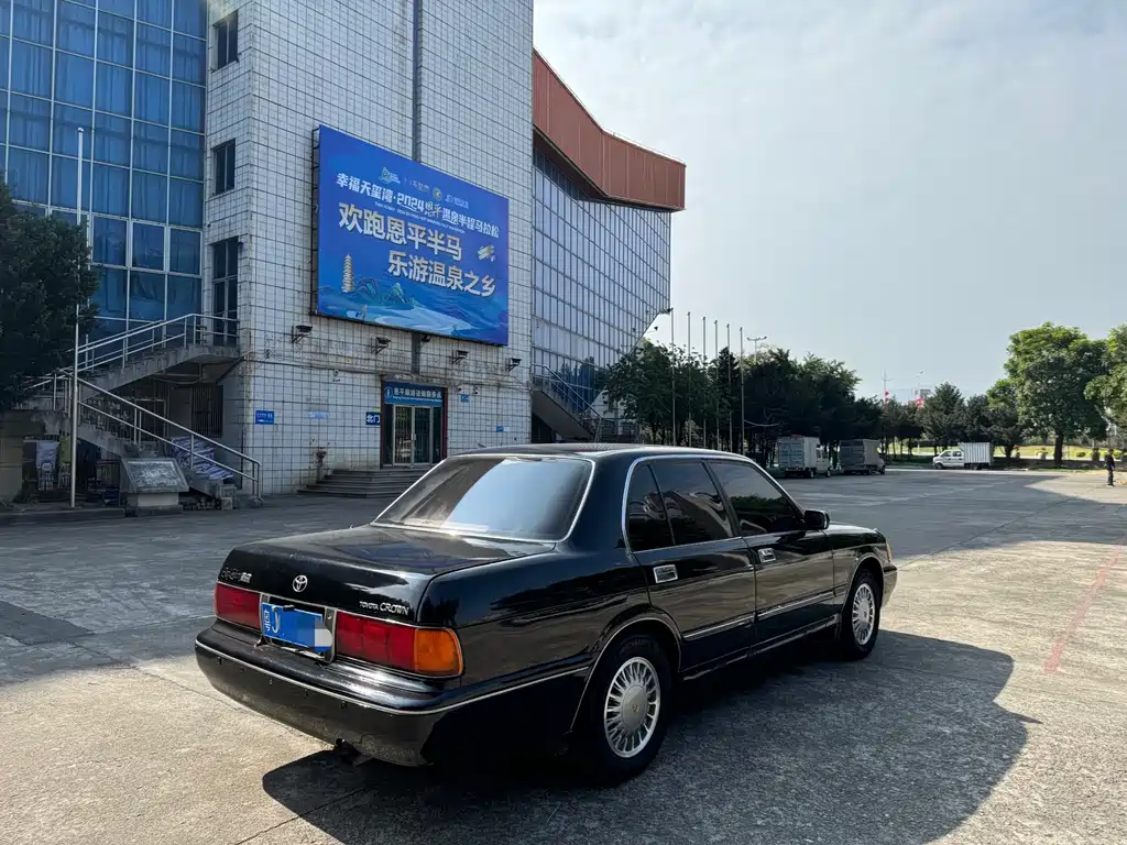Toyota Crown 1993 — фото 4