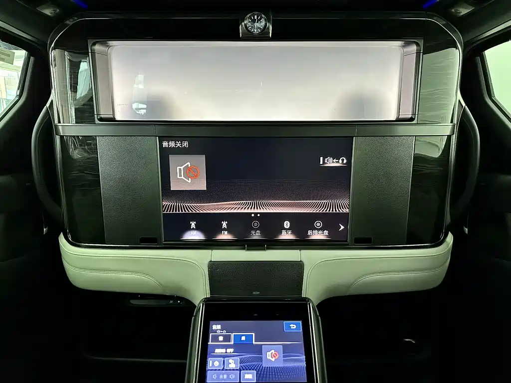 Lexus LM 2021 — фото 16