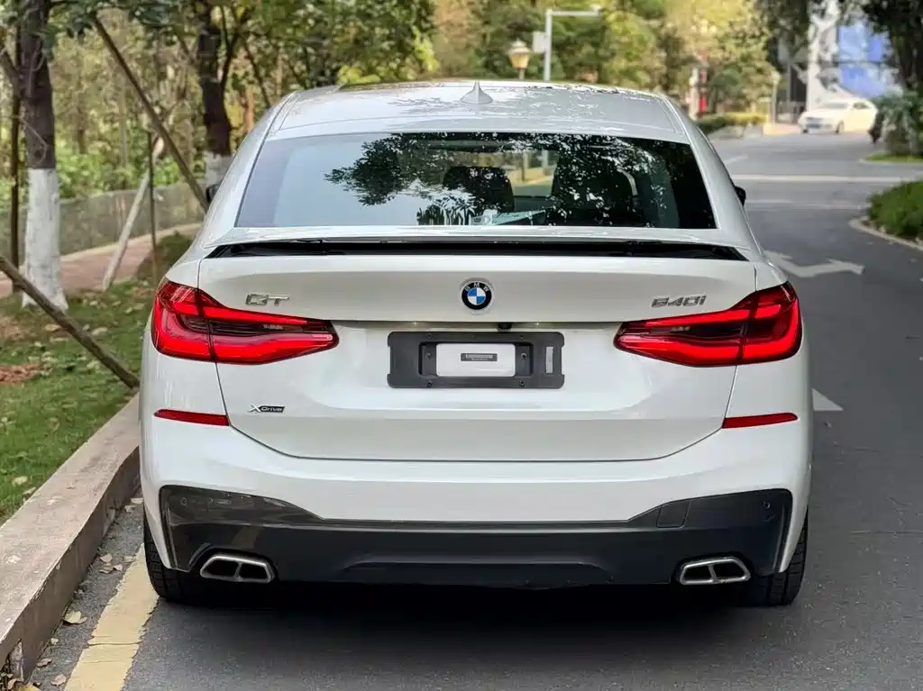 BMW 6 Series GT 2018 — фото 11