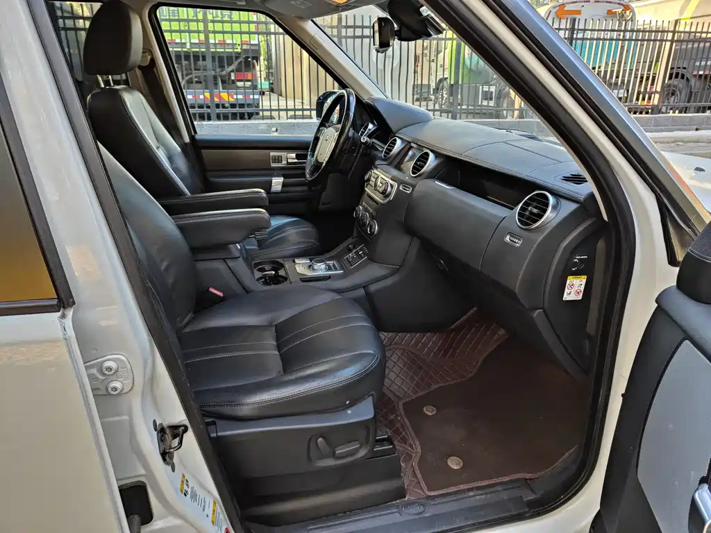 Land Rover Discovery 2016 — фото 13
