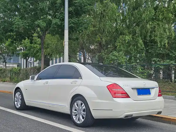 Mercedes-Benz S-Class 2012