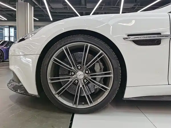 Aston Martin Vanquish 2014