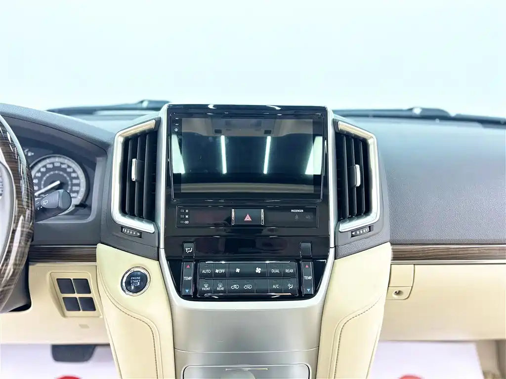 Toyota Land Cruiser 2019 — фото 16