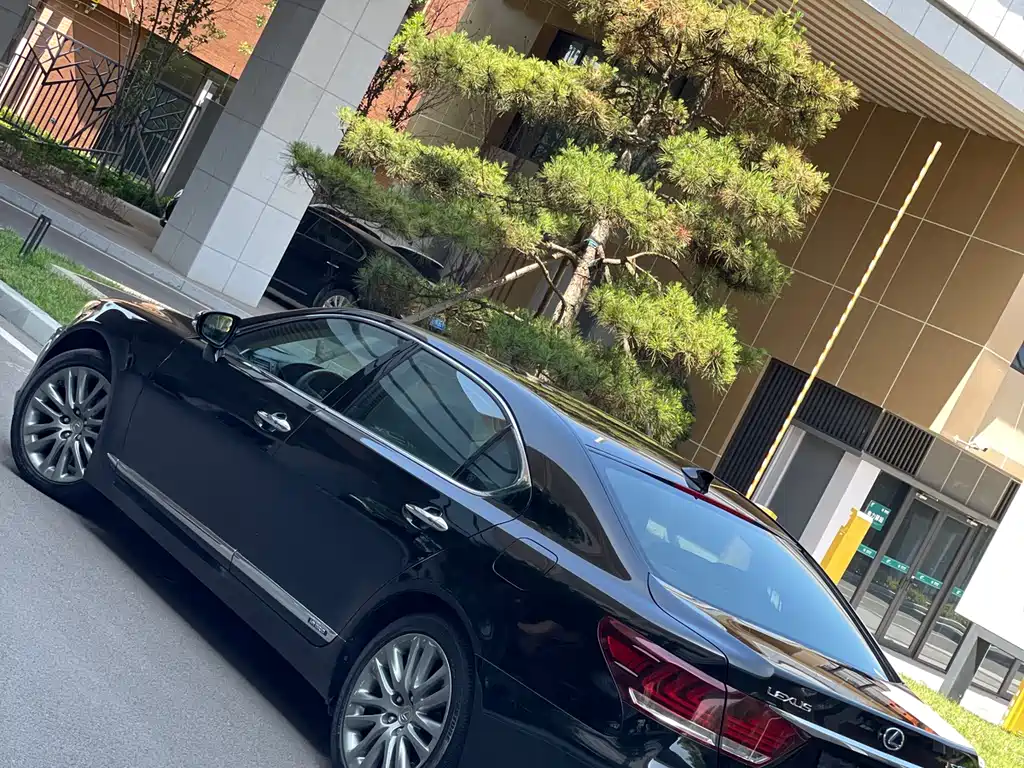 Lexus LS 2014 — фото 18