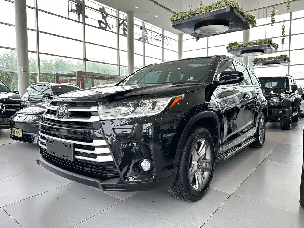 Toyota Highlander 2020 — фото 1