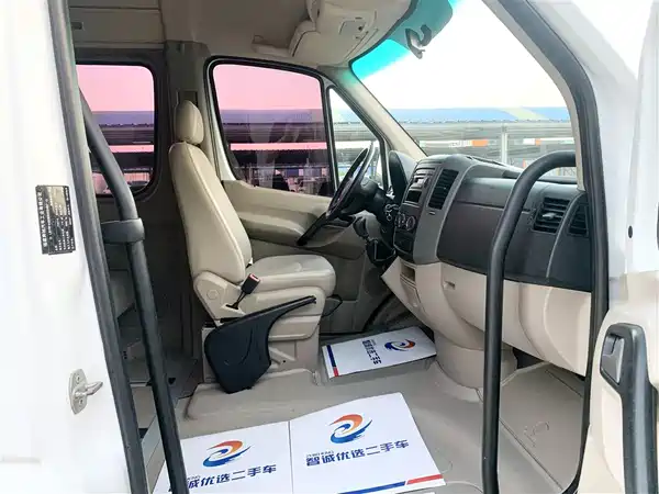 Mercedes-Benz Sprinter 2012