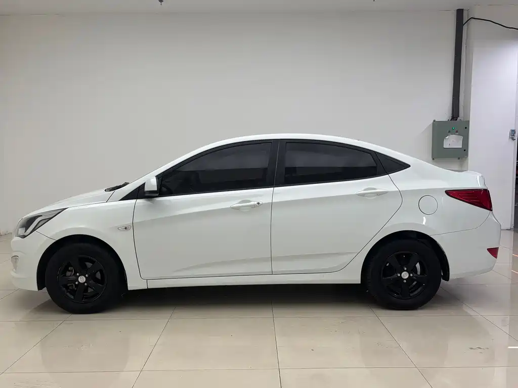 Hyundai Verna 2015 — фото 7