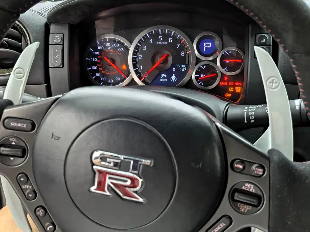 Nissan GT-R 2015 — фото 23