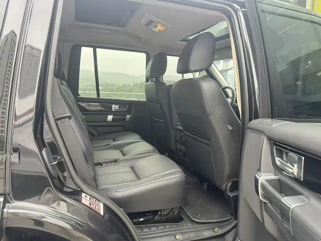 Land Rover Discovery 2017 — фото 10