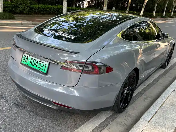 Tesla Model S 2014