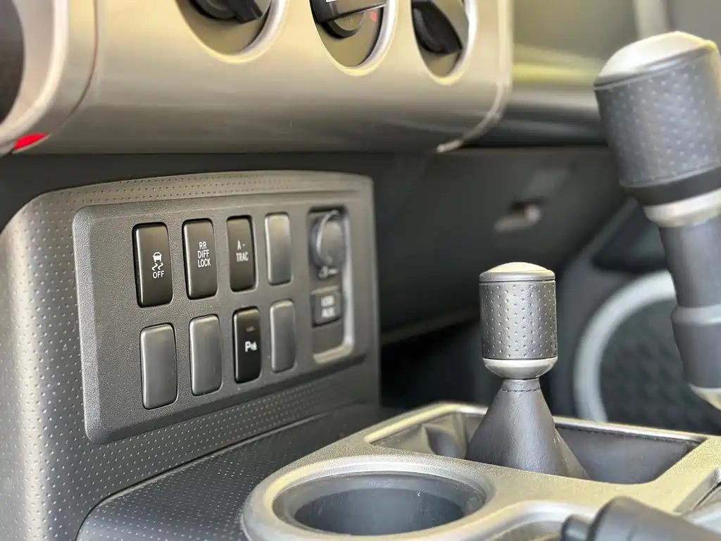 Toyota FJ Cruiser 2017 — фото 6