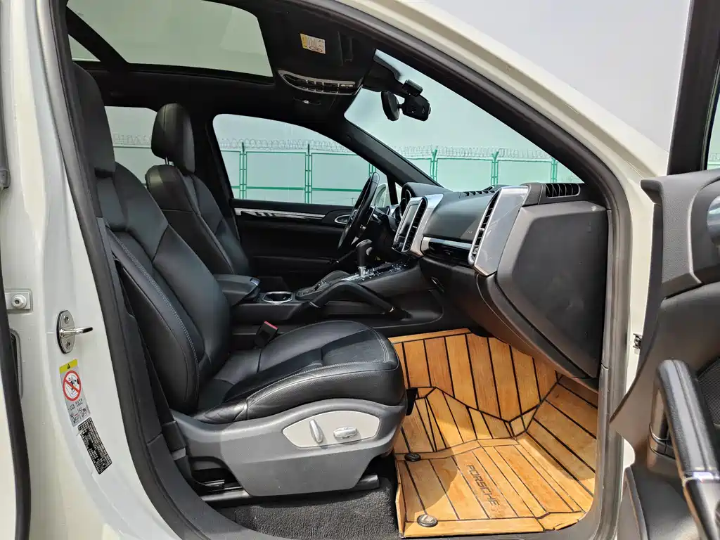 Porsche Cayenne 2017 — фото 10