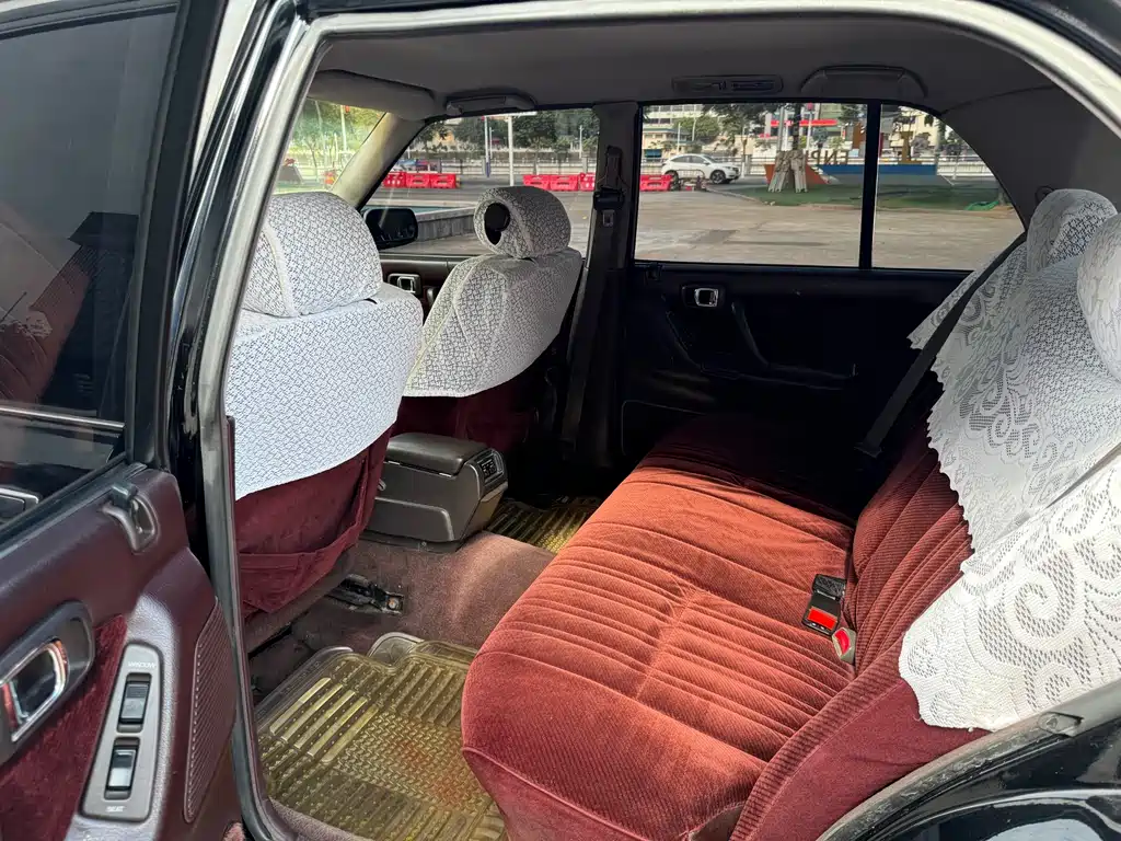 Toyota Crown 1993 — фото 13