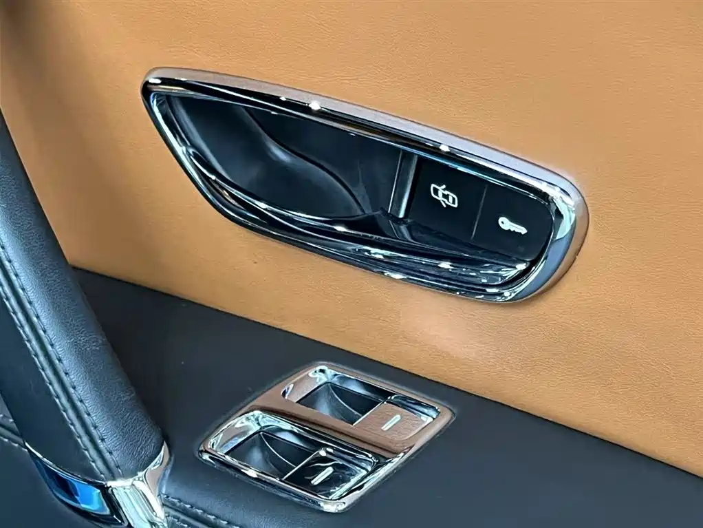 Bentley Flying Spur 2014 — фото 32