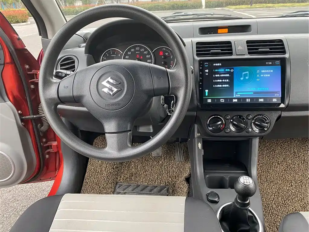 Suzuki Swift 2015 — фото 12