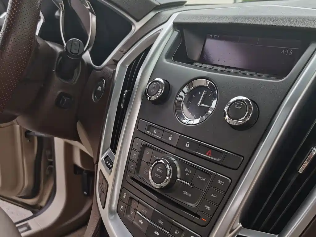 Cadillac SRX 2011 — фото 20