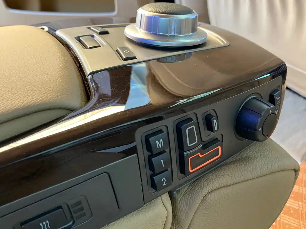 BMW 7 Series 2009 — фото 19