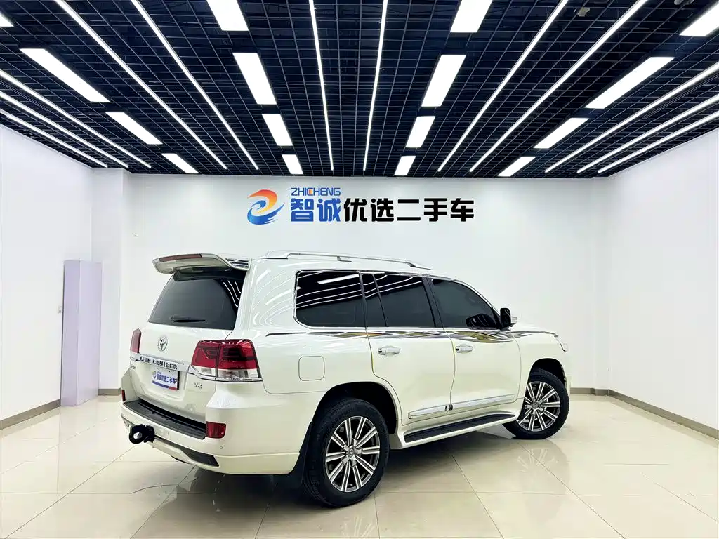 Toyota Land Cruiser 2019 — фото 25