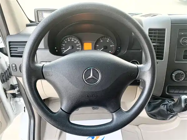Mercedes-Benz Sprinter 2012