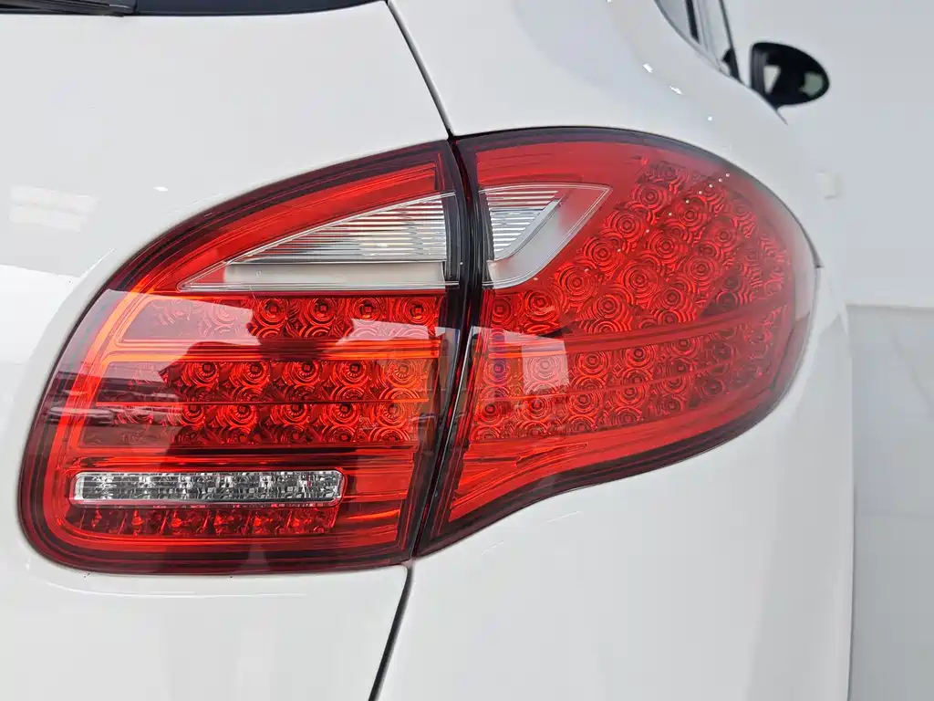 Porsche Cayenne 2015 — фото 22