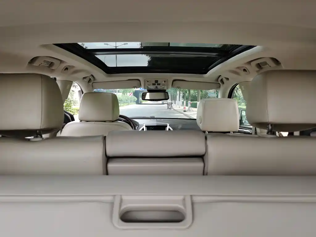 Cadillac SRX 2011 — фото 29