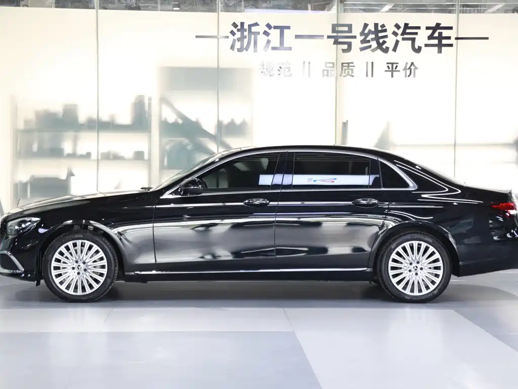 Mercedes-Benz E-Class 2023 — фото 7