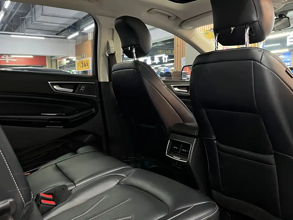 Ford Edge 2022 — фото 13