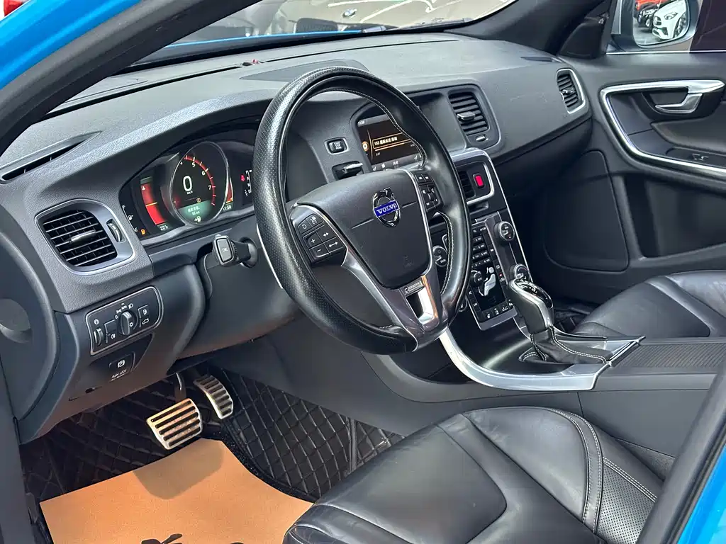 Volvo S60 2017 — фото 10