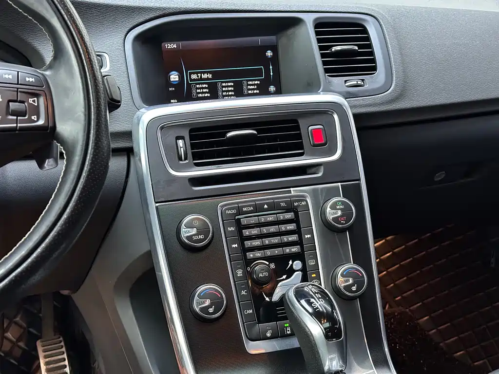 Volvo S60 2017 — фото 12