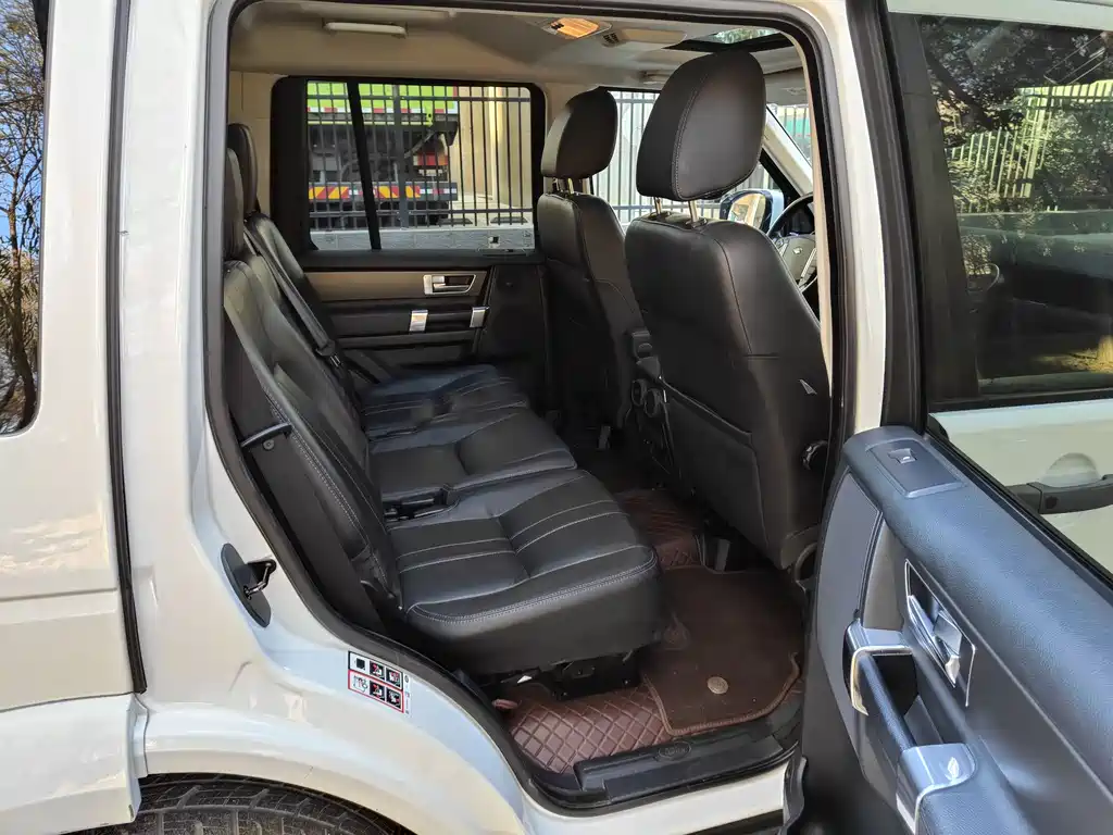 Land Rover Discovery 2016 — фото 12